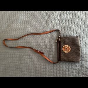 Michael kors crossbody